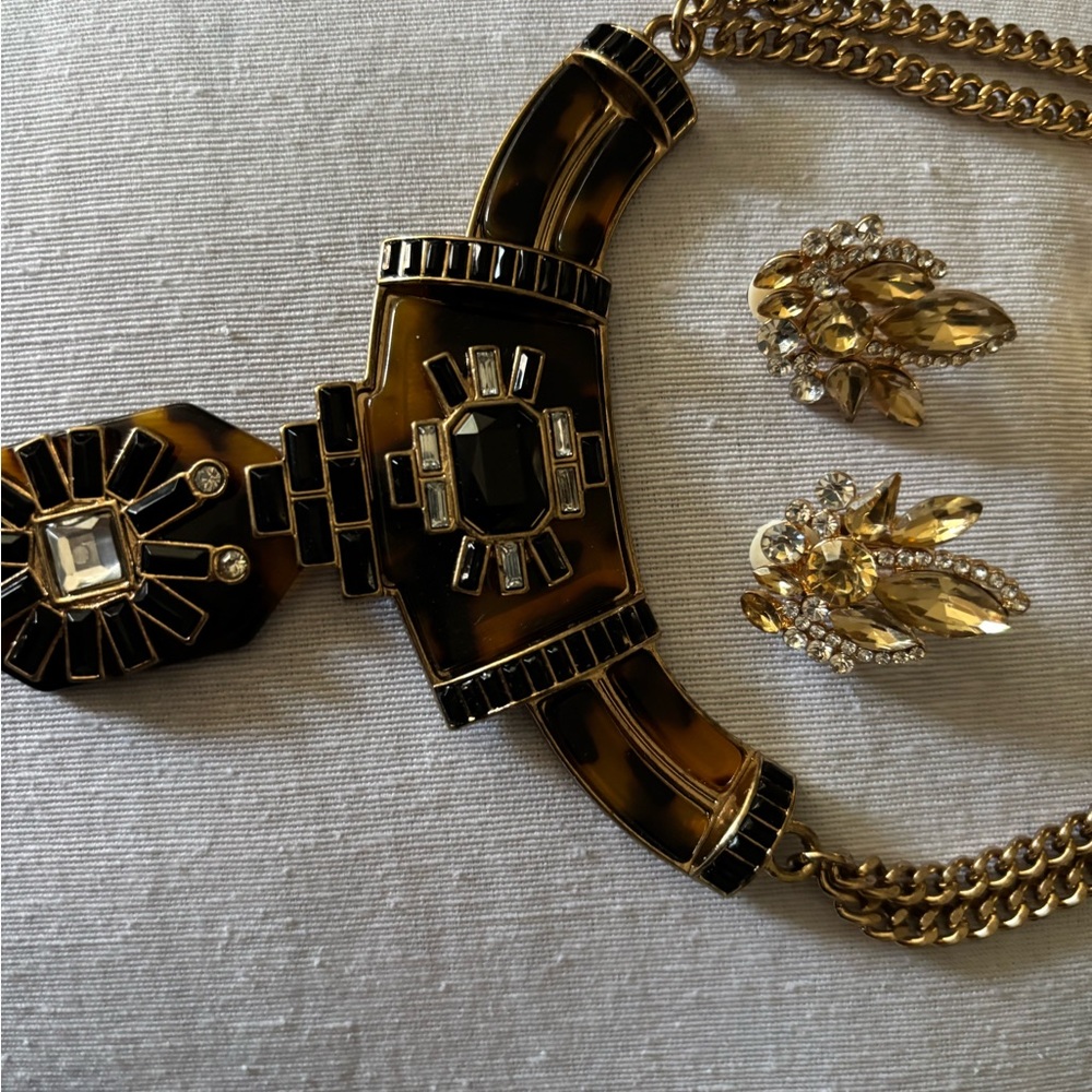 Elegant Gold and Black Jewelry Set - Picture 4 of 4